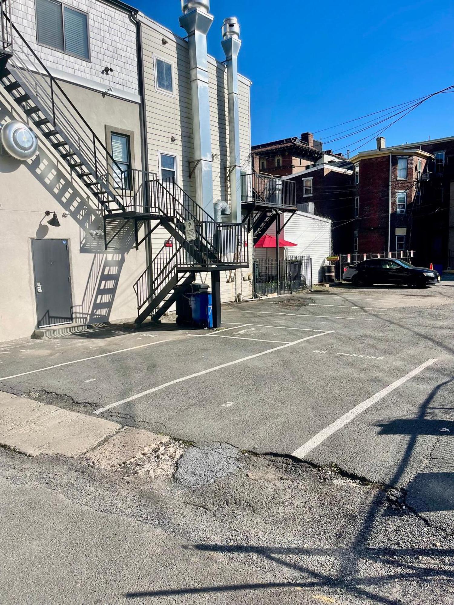 Modern Fully Renovated Suite & Loft In Downtown Trenton Exterior foto